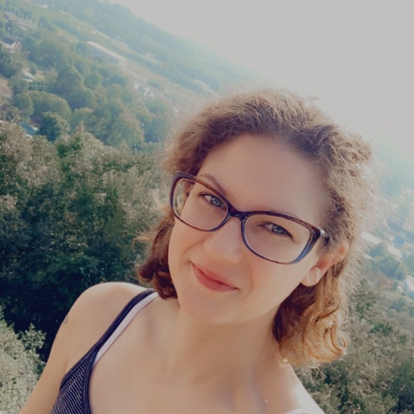 Meet your Posher, Stephanie - Picture 1 of 1